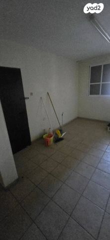 דירה, הלני המלכה 3, מרכז העיר, לוד