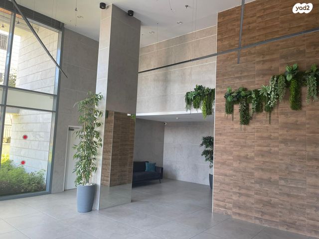 גג/ פנטהאוז, יגאל אלון 2, המרכז האזרחי, רמלה