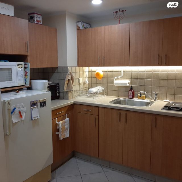 דירה, הפסגה 1, שורש, שורש