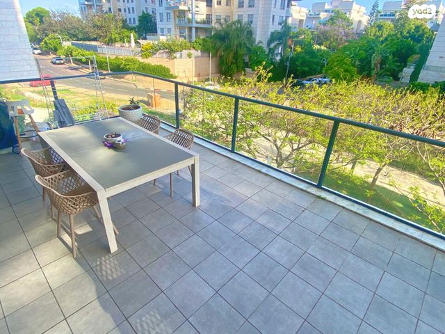 דירה, הגנים 22, נווה גן, רמת השרון