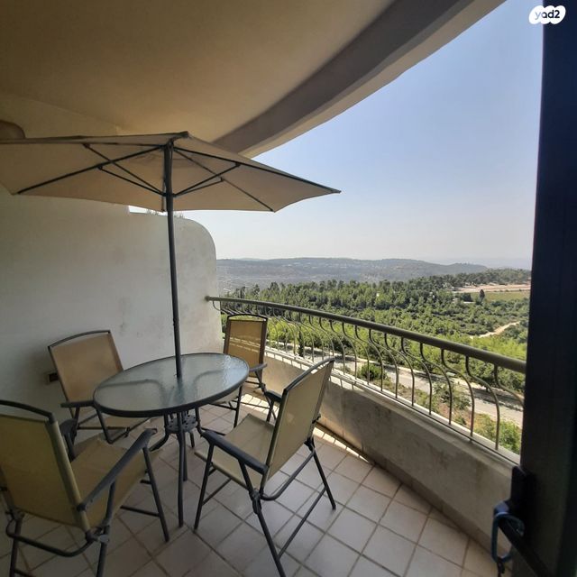 דירה, הפסגה 1, שורש, שורש