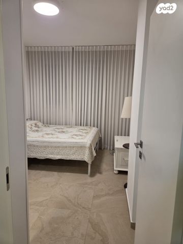 טריפלקס, צוקית 8, הציפורים, מודיעין מכבים רעות