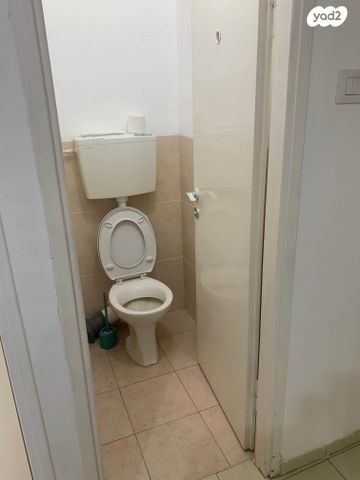 דירה, שדרות טרומפלדור 1, נווה שאנן, חיפה