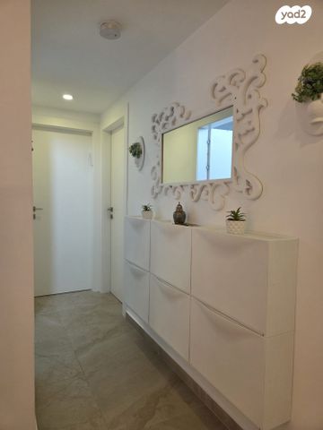 טריפלקס, צוקית 8, הציפורים, מודיעין מכבים רעות