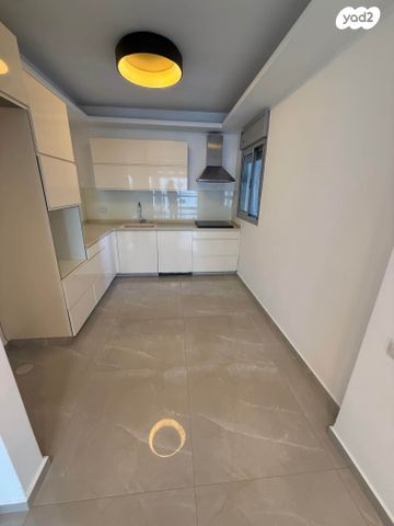 דירה, האיכרים 5, גני אזור, אזור