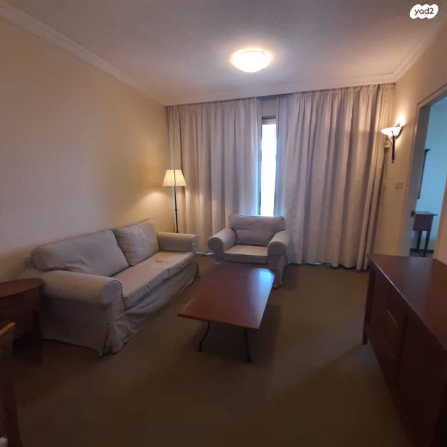 דירה, הפסגה 1, שורש, שורש