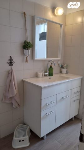 דירה, עזרא 9, ג' / מרכז מזרח העיר, רחובות