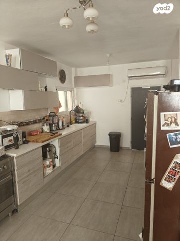 דירה, החלוצים 16, עמידר, בת ים