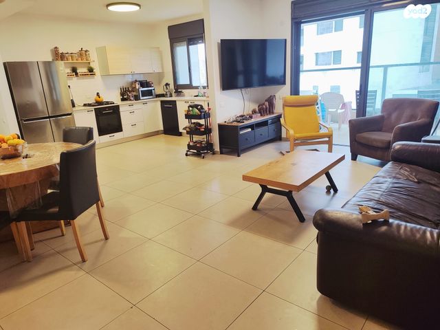 שרה אהרונסון 32