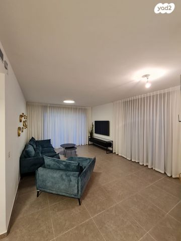 דירה, דליה רביקוביץ 14, נאות שמיר, יבנה