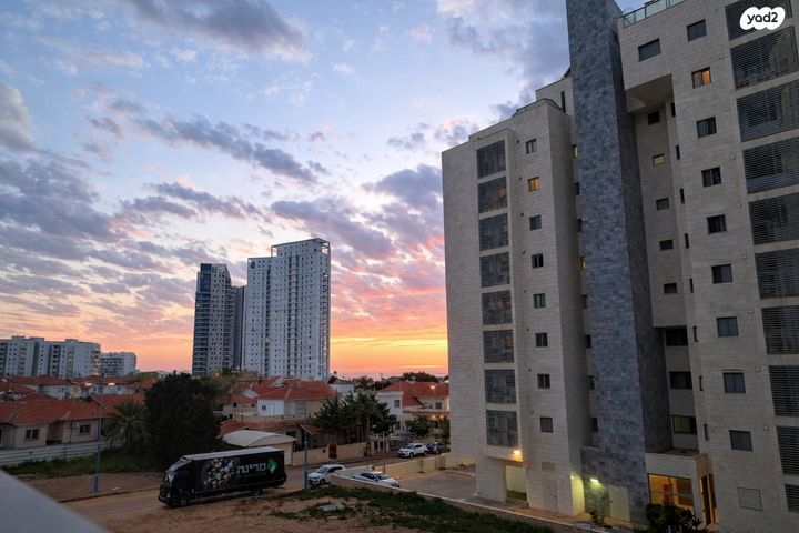 דירה, שדרות מנחם בגין 16, גבעת אולגה, חדרה