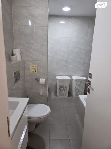 טריפלקס, צוקית 8, הציפורים, מודיעין מכבים רעות