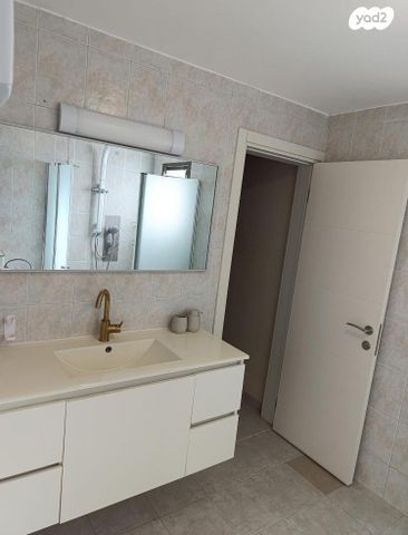 דופלקס, הנרקיס 10, שאר העיר, חצור הגלילית