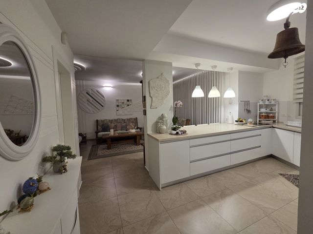 טריפלקס, צוקית 8, הציפורים, מודיעין מכבים רעות