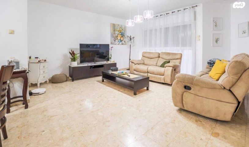 שדרות בית וגן 8