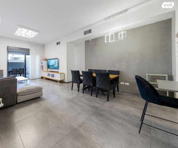 דירת גן, אלברט איינשטיין 10, פסגות אפק, ראש העין