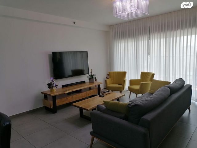 אהרון מזיא 1