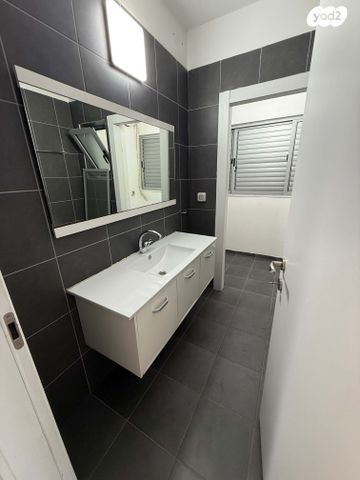 דירה, האיכרים 5, גני אזור, אזור