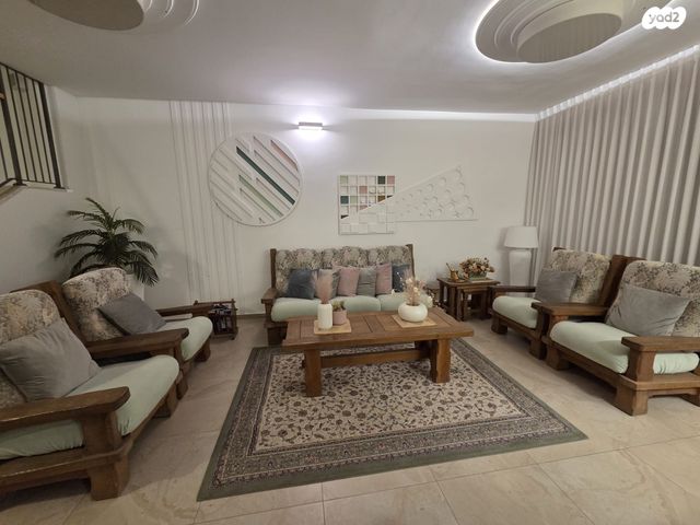 טריפלקס, צוקית 8, הציפורים, מודיעין מכבים רעות