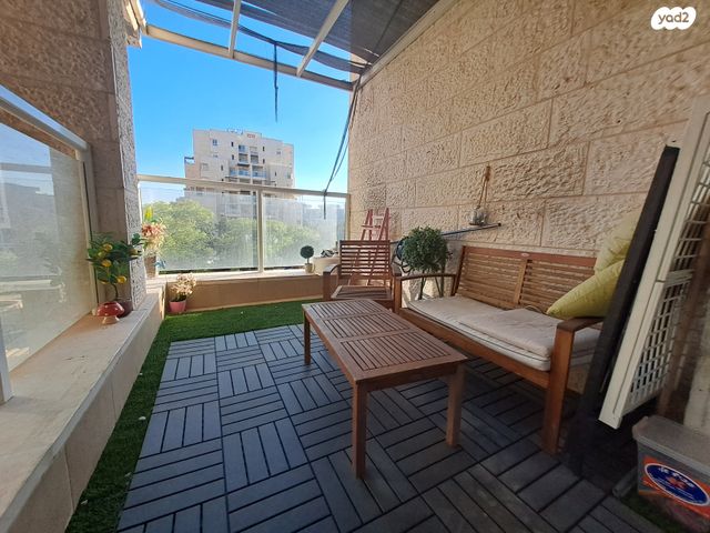 דירה, הגביש 10, נופי סלע, מעלה אדומים