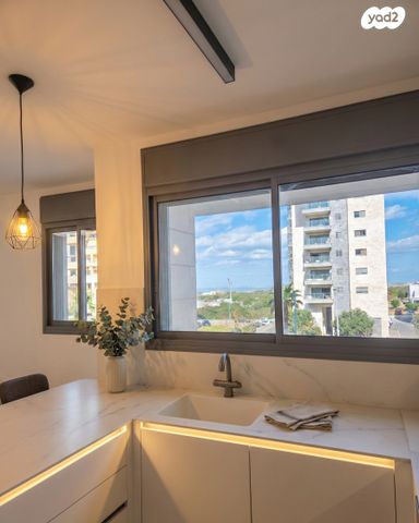 דירה, שדרות מנחם בגין 16, גבעת אולגה, חדרה