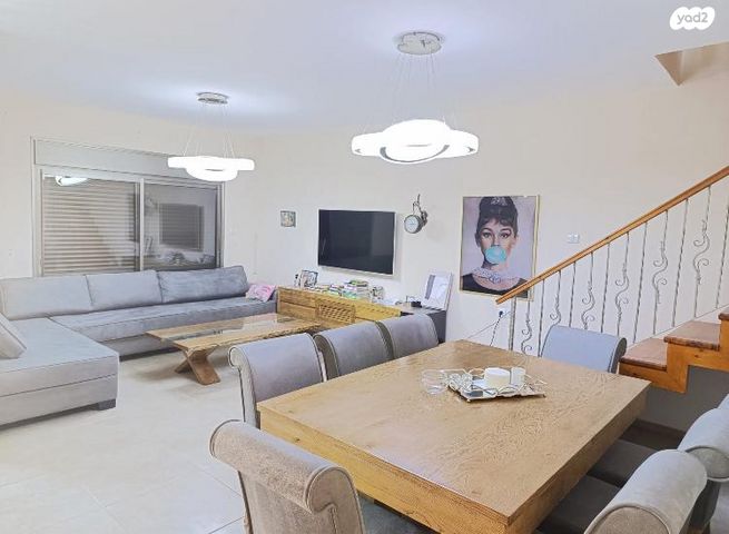 דופלקס, הנרקיס 10, שאר העיר, חצור הגלילית