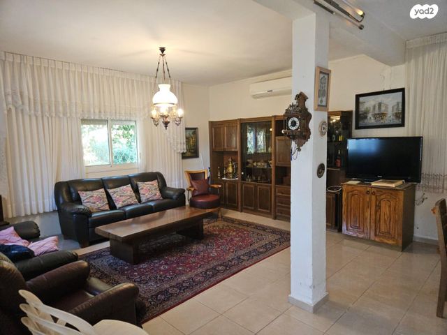 בית פרטי/ קוטג', הרב מנחם זמבה 9, נאות גנים, נתניה