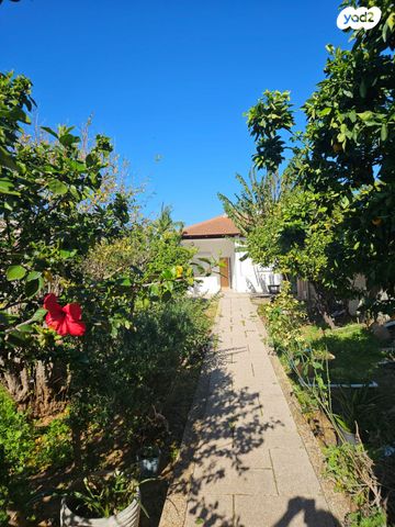 בית פרטי/ קוטג', הרב מנחם זמבה 9, נאות גנים, נתניה