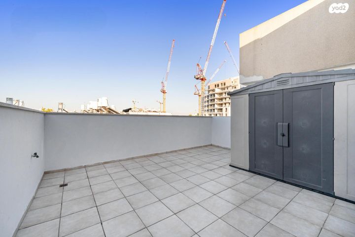 גג/ פנטהאוז, כצנלסון 31, רמת יוסף, בת ים