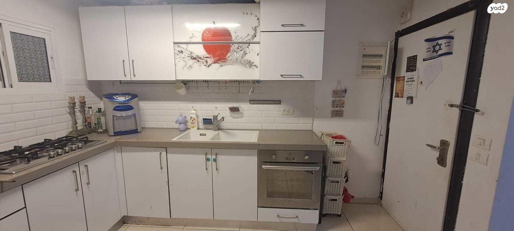 קדושי בלזן 12