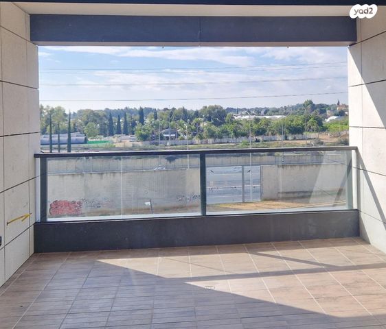 מאה ושישים 17