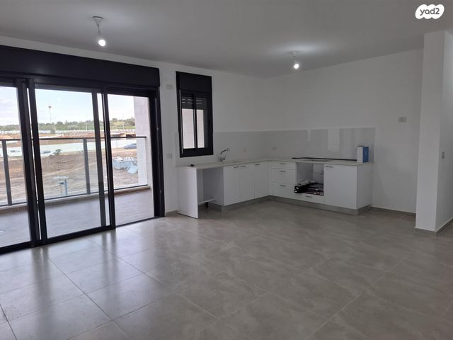 לאה גולדברג 12