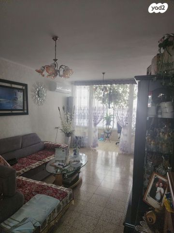 דירה, מנדלי מוכר ספרים 4, לב העיר, בת ים