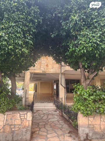 דירה, מנדלי מוכר ספרים 4, לב העיר, בת ים