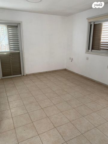 דירה, אבן ספיר 7, שיכון דן, נווה דן, תל אביב יפו