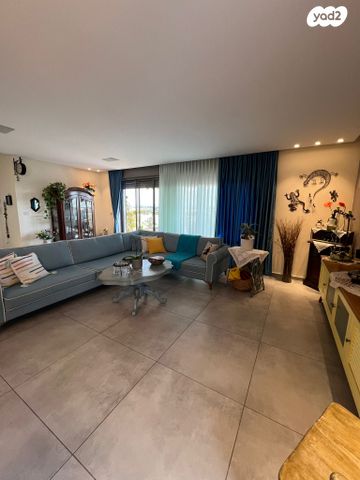 גג/ פנטהאוז, יהודה גורודיסקי 37, רחובות המדע, רחובות