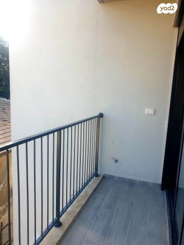 דירה, שדרות הילד 13, שכונת בן גוריון, מרכז העיר ג', רמת גן