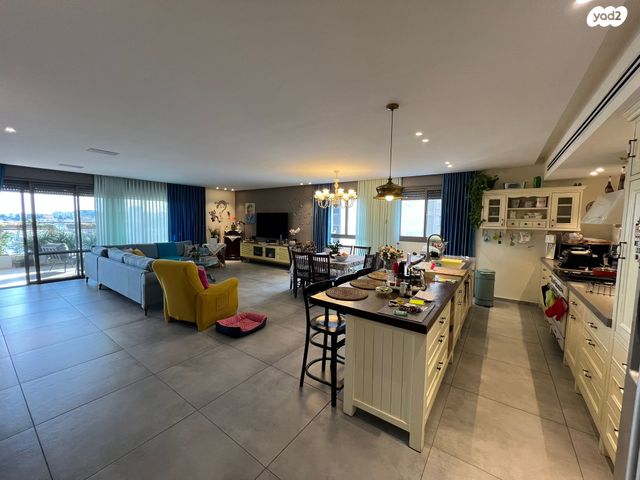 גג/ פנטהאוז, יהודה גורודיסקי 37, רחובות המדע, רחובות