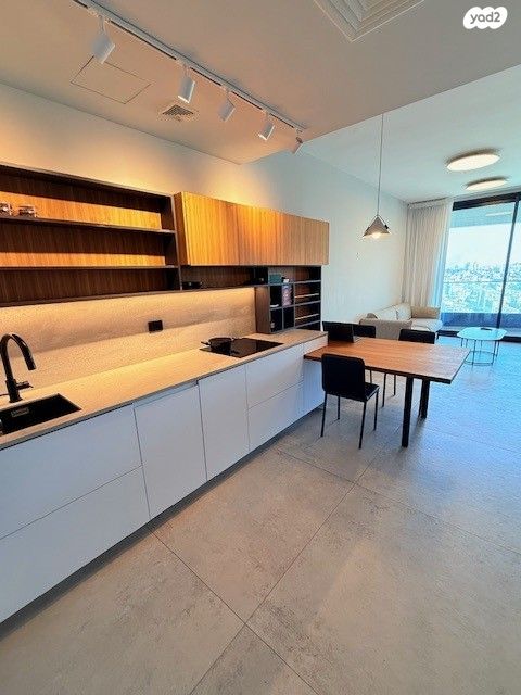 דירה, דרך מנחם בגין 158, מונטיפיורי, הרכבת, תל אביב יפו