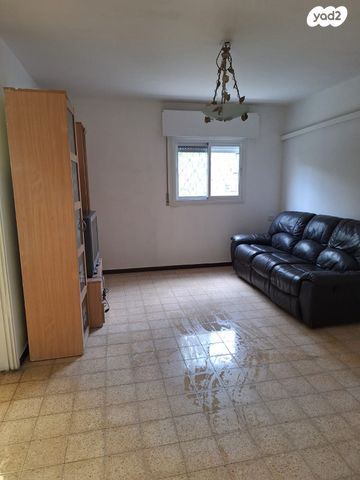 דירה, מחרוזת 30, עמידר, בת ים