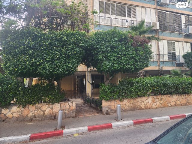 דירה, מנדלי מוכר ספרים 4, לב העיר, בת ים