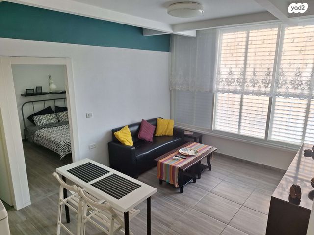 פתח תקווה 76