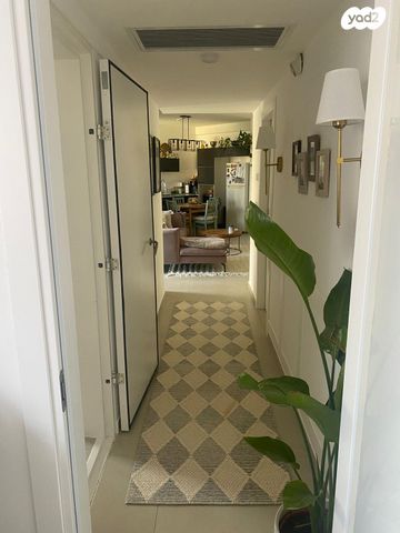 דירה, אסירי ציון 7, קרית שלום, תל אביב יפו