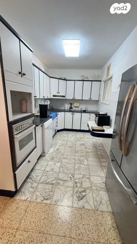 דירה, בורוכוב 10, בורוכוב, גבעתיים