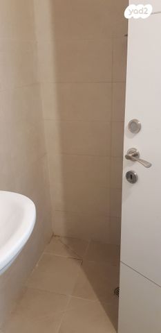 יחידת דיור, שמואל הנגיד 61, קרית שז"ר, רעננה