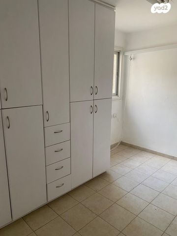 דירה, אבן ספיר 7, שיכון דן, נווה דן, תל אביב יפו