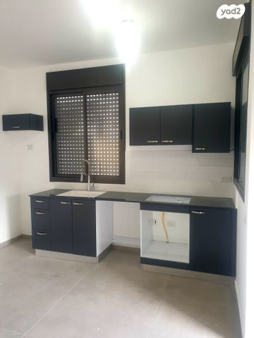 דירה, שדרות הילד 13, שכונת בן גוריון, מרכז העיר ג', רמת גן