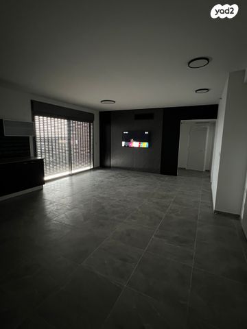 שולמית אלוני 9