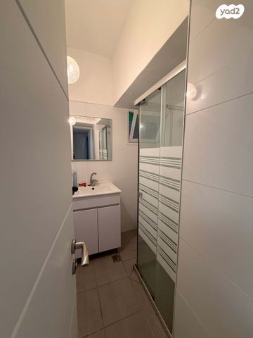 דירה, משה שרת 21, לב העיר, בת ים