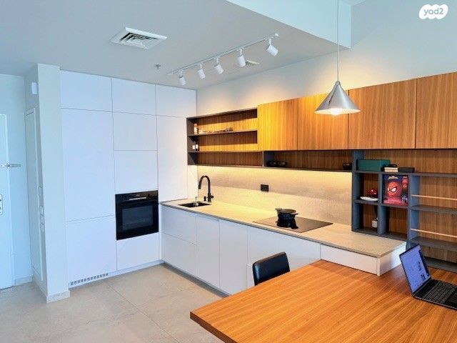 דרך מנחם בגין 158